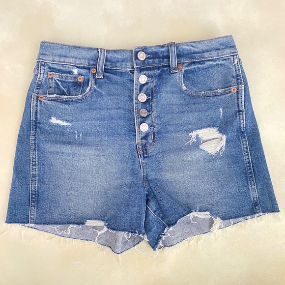 Forever 21 Pants - Gap distressed shorts size 4/27